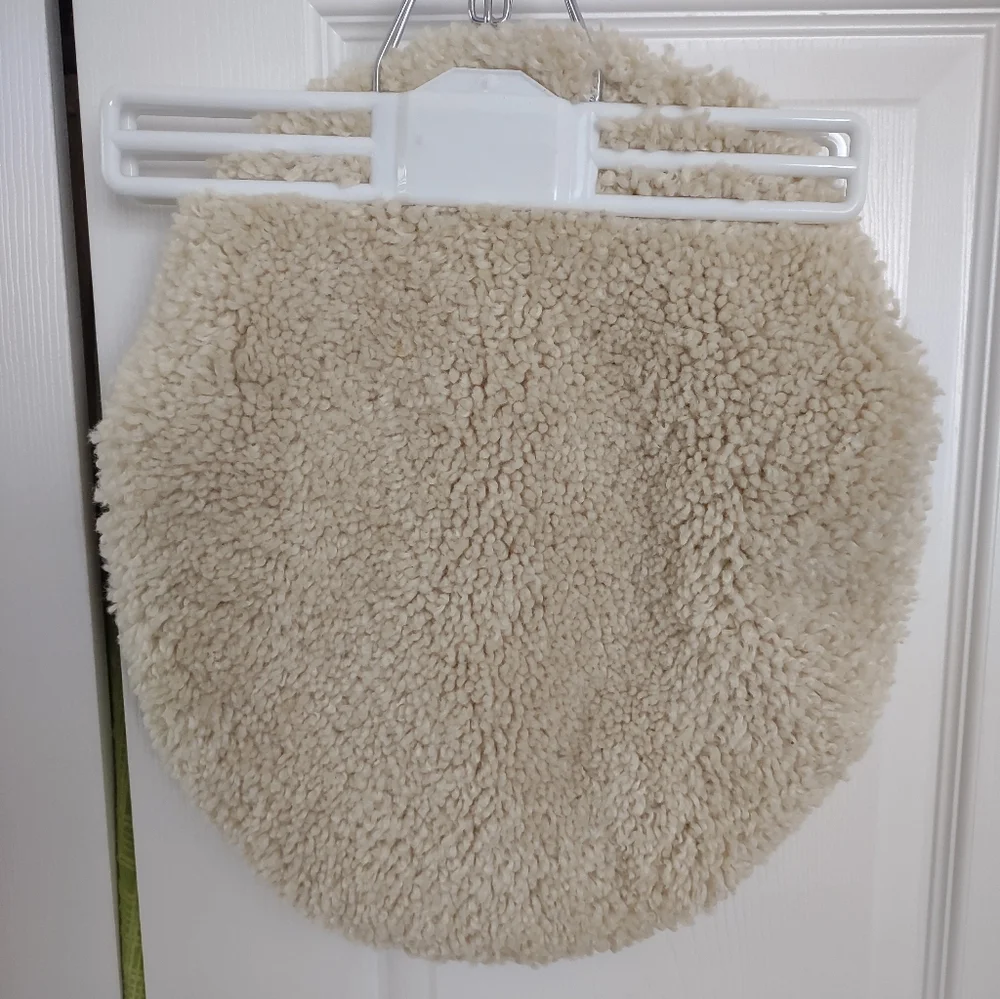 Bathroom Mats & Toilet Lids Covers Various Colors LOT OF 4